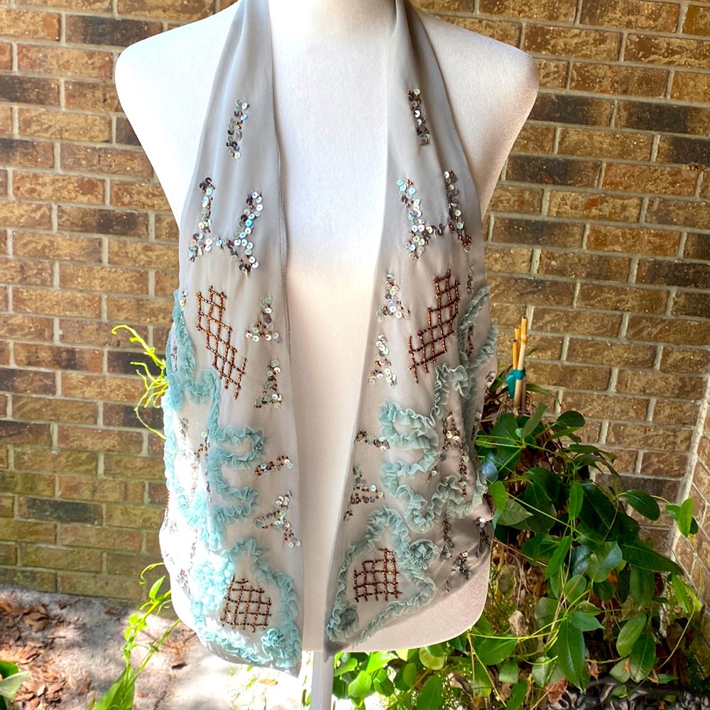 Cute 🥰 buckle boutique vest size S